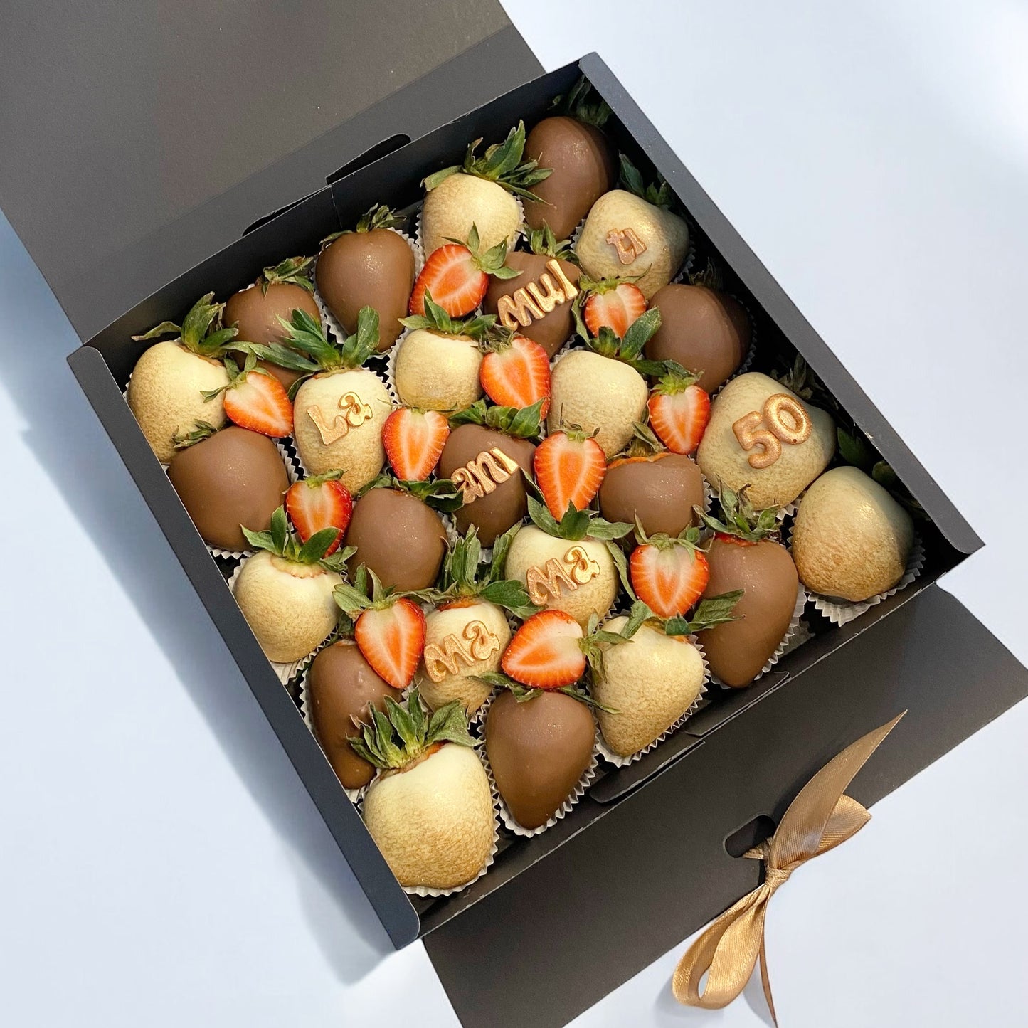 Box 25-30 capsune proaspete invelite in ciocolata belgiana Callebaut