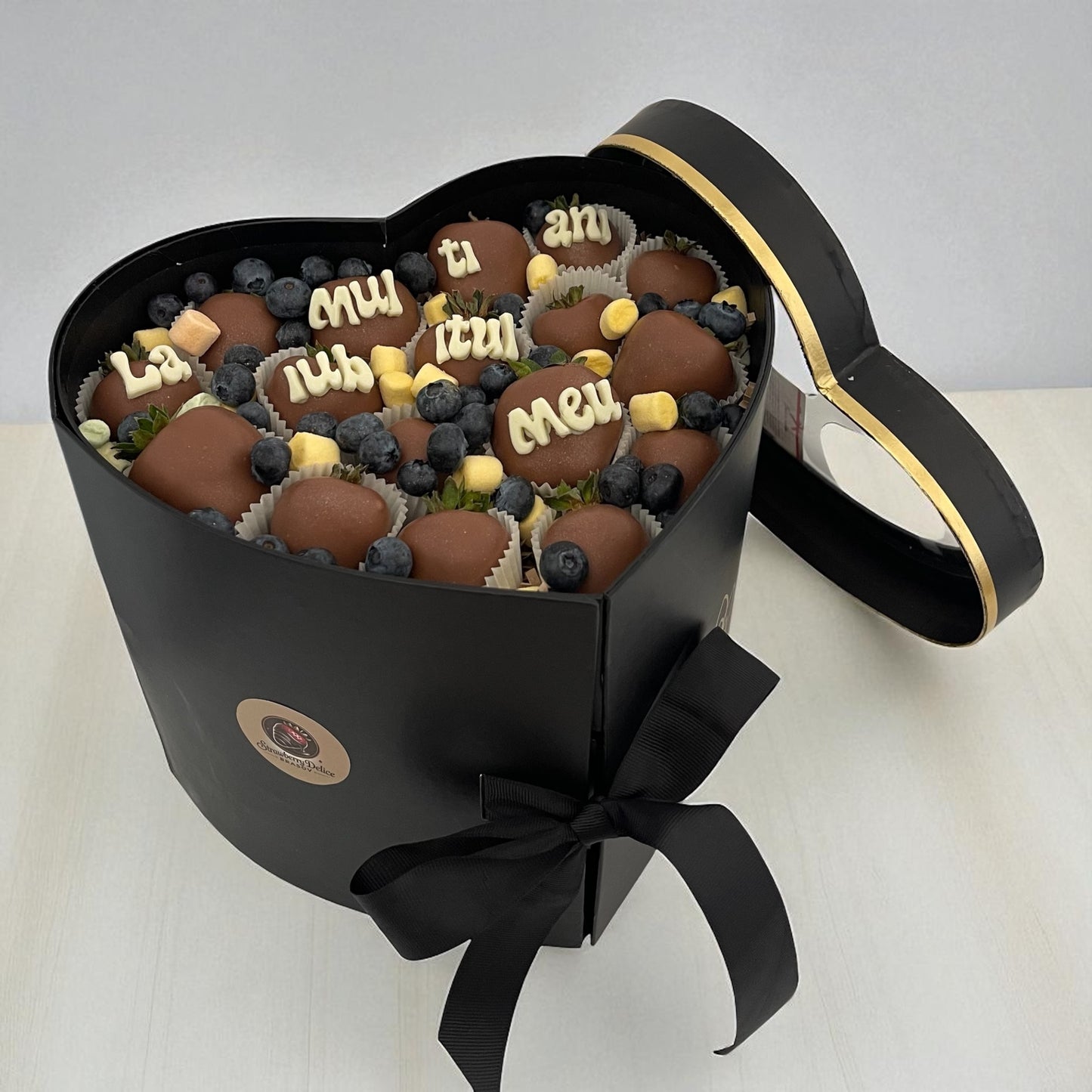 Premium "Heart" Box - capsune proaspete invelite in ciocolata Callebaut