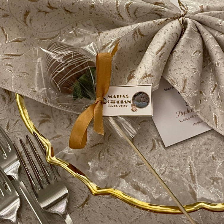 Capsuna proaspata invelita in ciocolata belgiana Callebaut
