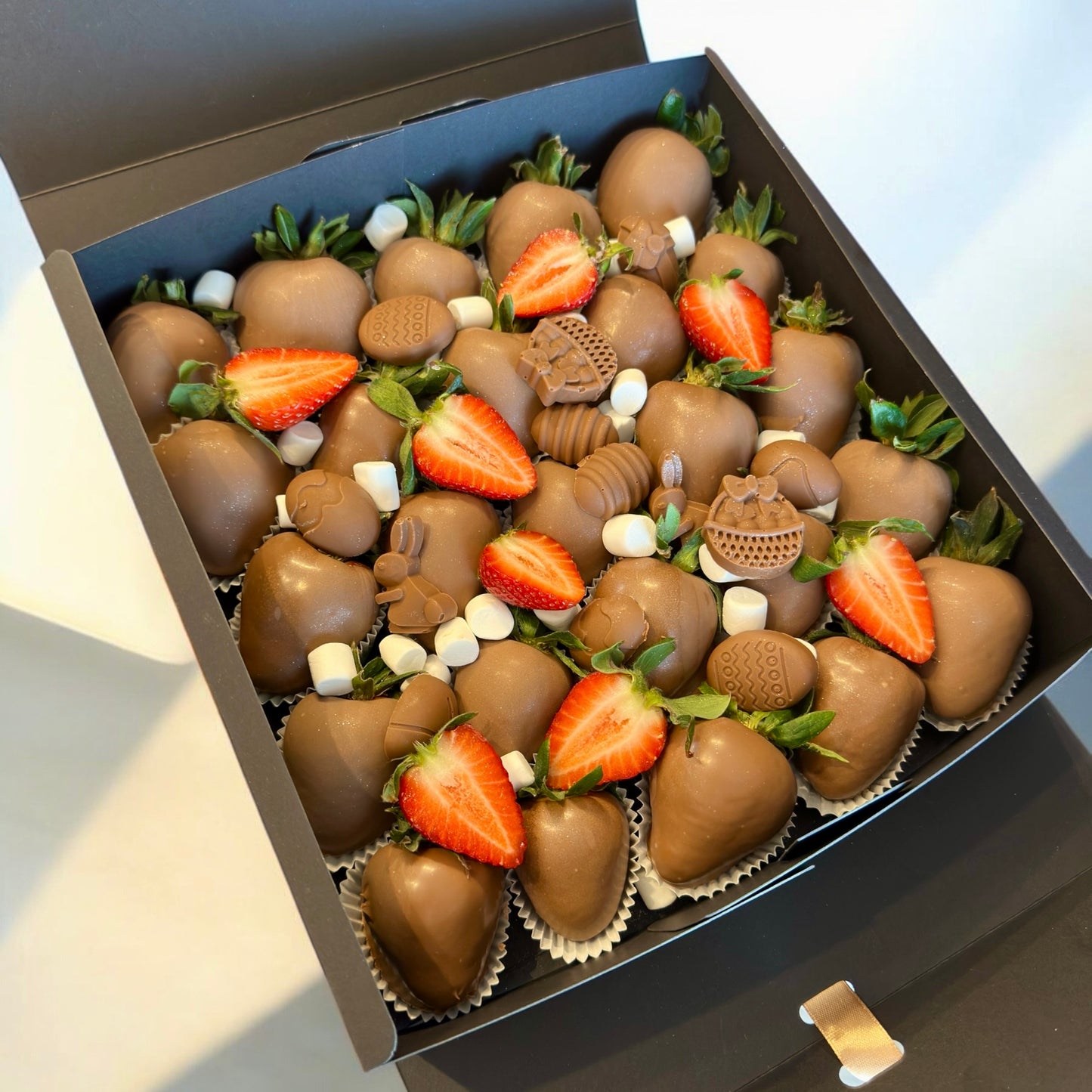 Box 25-30 capsune proaspete invelite in ciocolata belgiana Callebaut