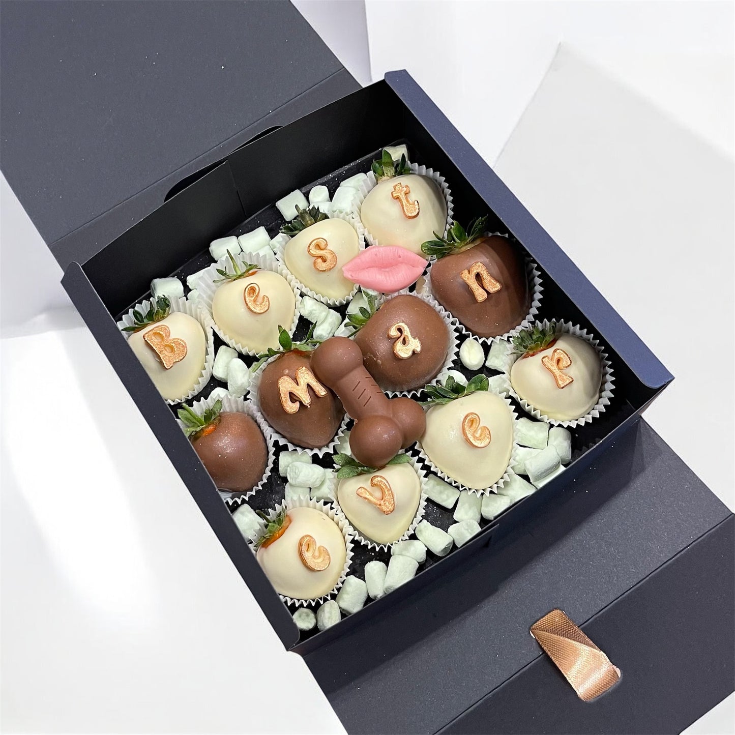Box 12 capsune proaspete invelite in ciocolata belgiana Callebaut
