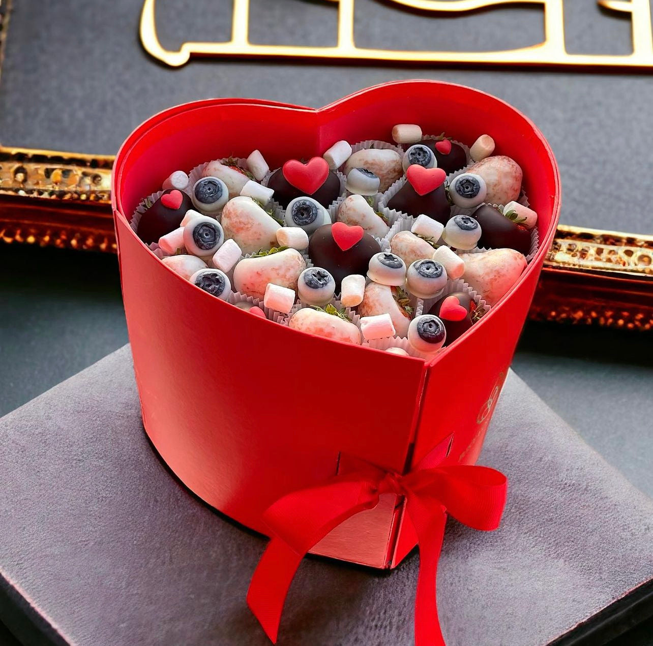 Premium "Heart" Box - capsune proaspete invelite in ciocolata Callebaut