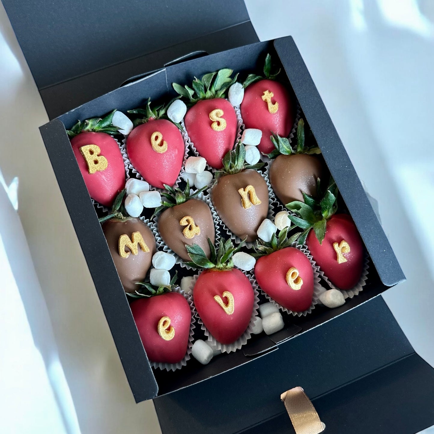 Box 12 capsune proaspete invelite in ciocolata belgiana Callebaut
