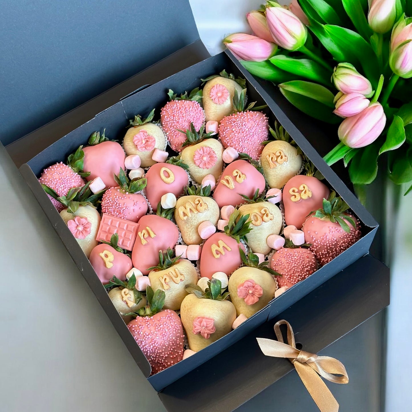 Box 25-30 capsune proaspete invelite in ciocolata belgiana Callebaut