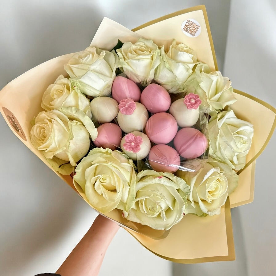Buchet flori si capsune proaspete invelite in ciocolata callebaut