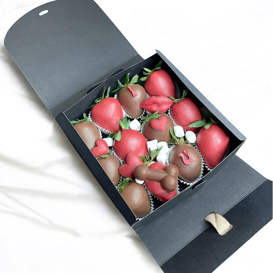 Box sweet love 12 capsune proaspete invelite in ciocolata Callebaut