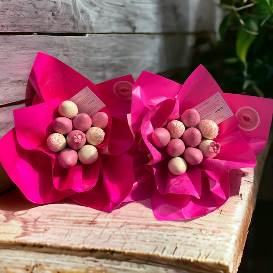 Buchet capsune proaspete invelite in ciocolata Callebaut