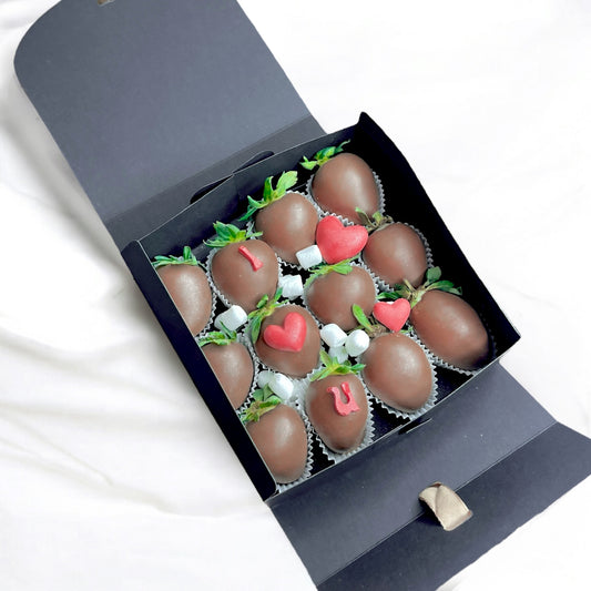 Box 12 capsune proaspete invelite in ciocolata Callebaut