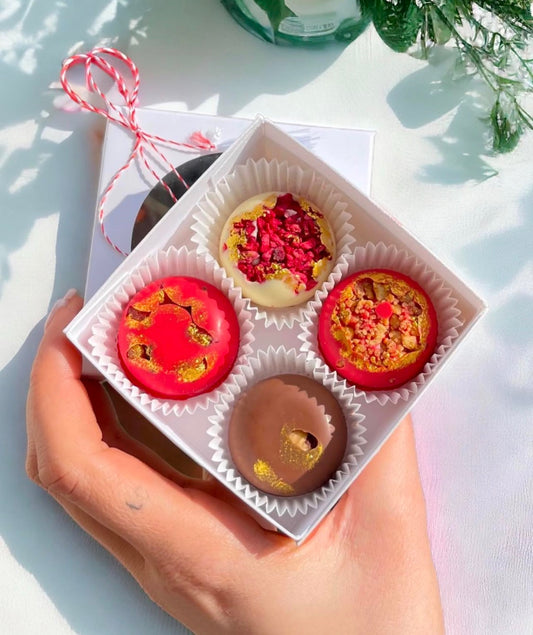 Cutie premium cu 4 praline din ciocolata belgiana Callebaut