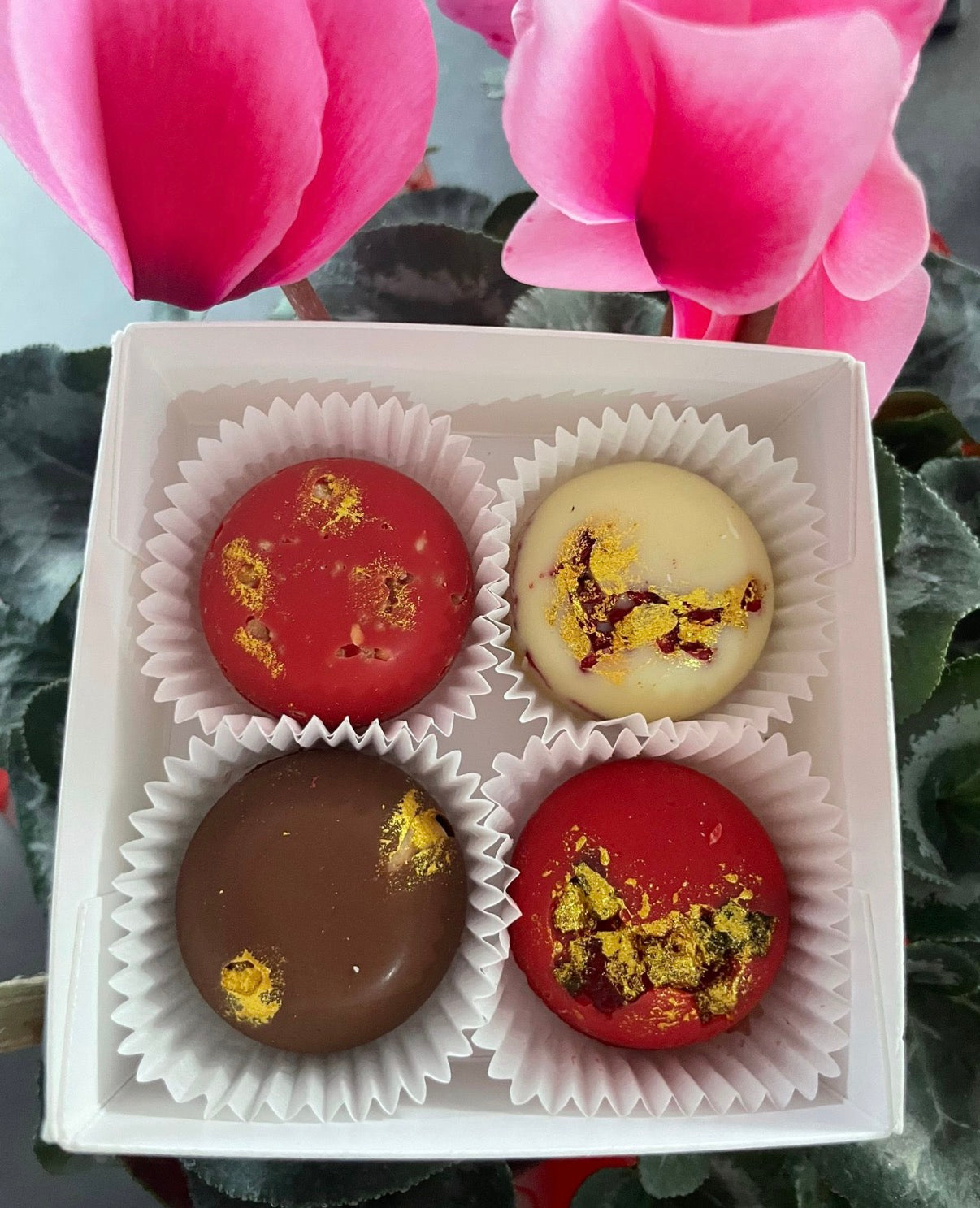 Cutie premium cu 4 praline din ciocolata belgiana Callebaut