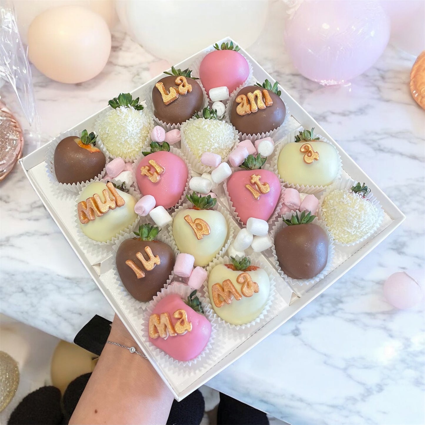 Box 16 capsune proaspete invelite in ciocolata belgiana Callebaut