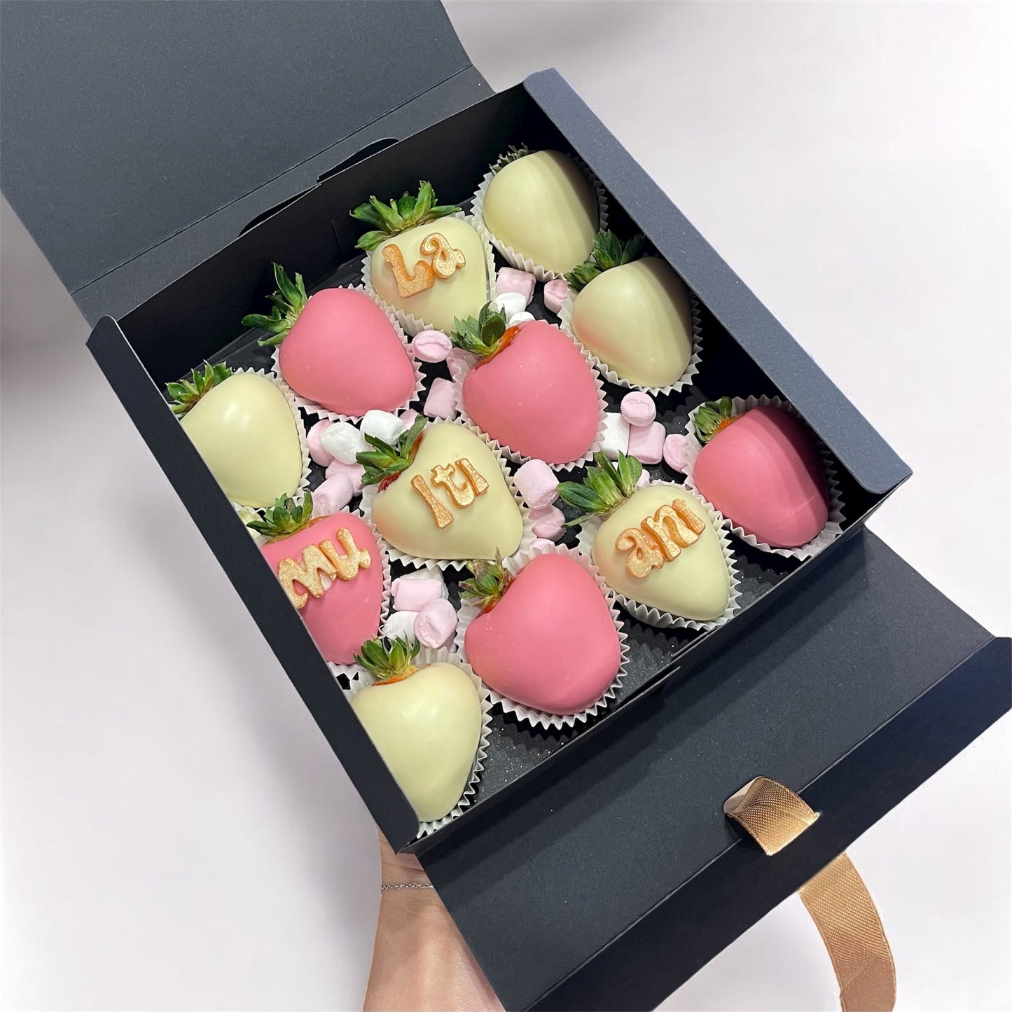 Box 12 capsune proaspete invelite in ciocolata belgiana Callebaut