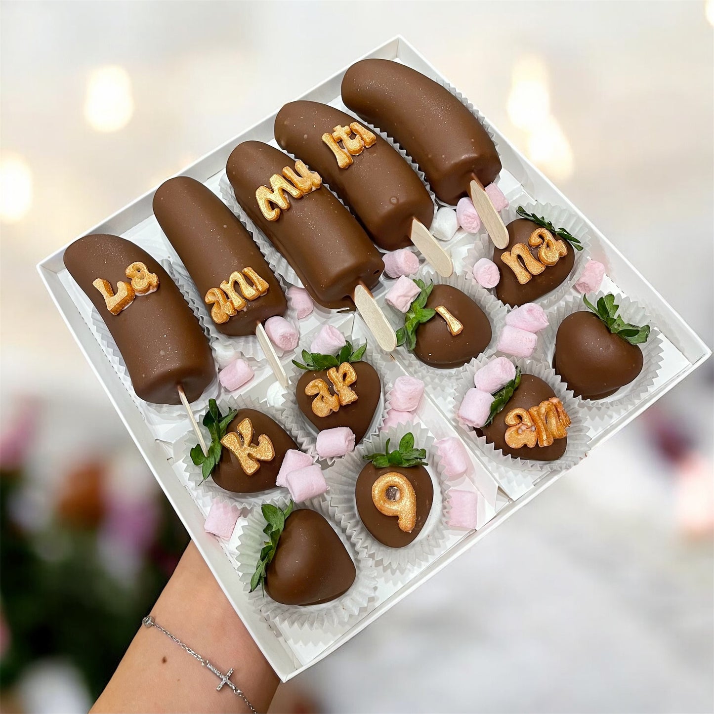 Mix Box banane si capsune proaspete invelite in ciocolata belgiana Callebaut