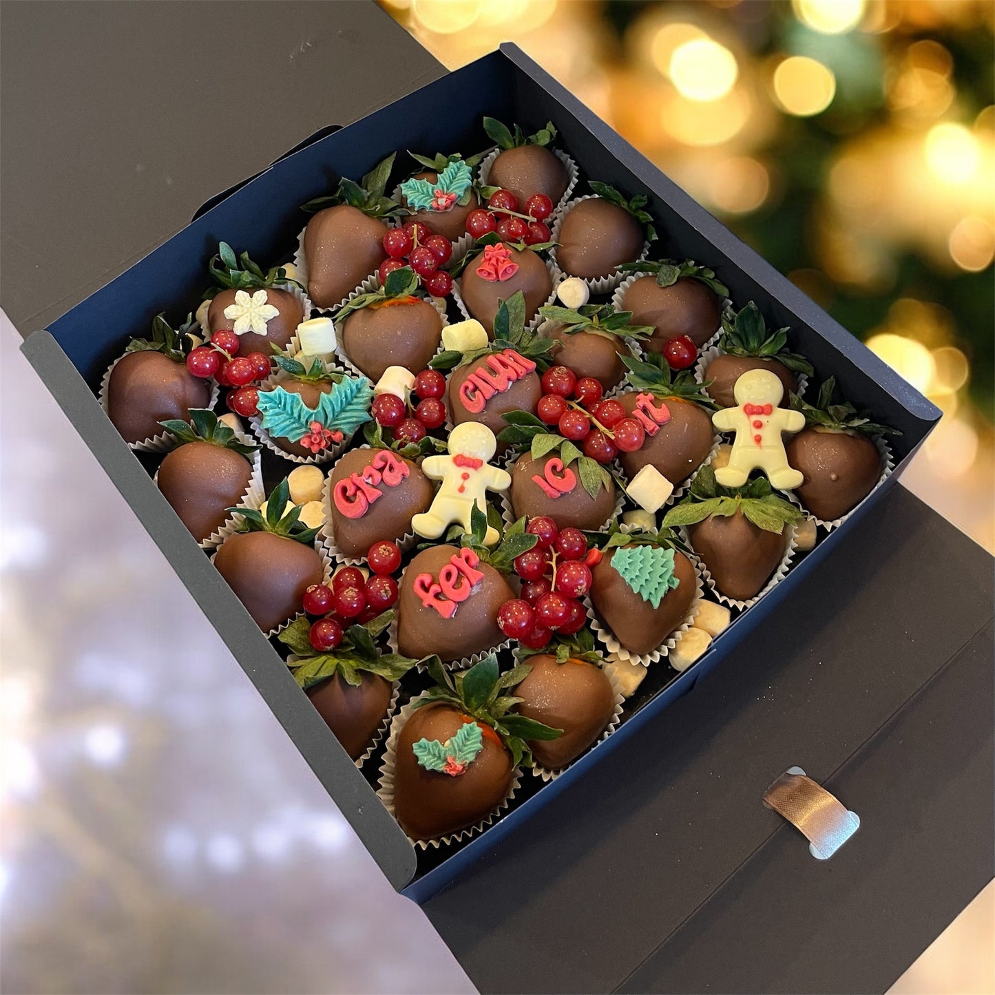Box 25-30 capsune proaspete invelite in ciocolata belgiana Callebaut