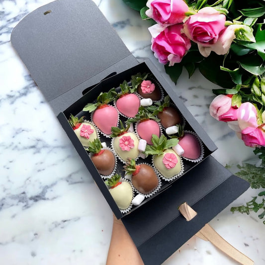 Box 12 capsune proaspete invelite in ciocolata Callebaut Flori