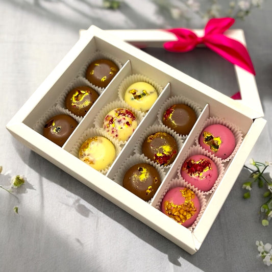 Cutie premium cu 12 praline artizanale asortate, din ciocolata Callebaut, 170g